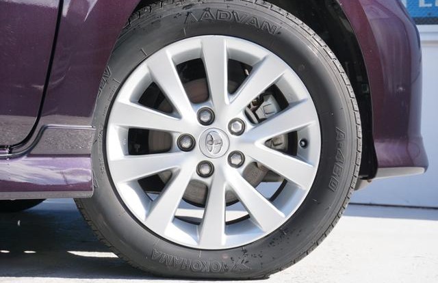 2013 TOYOTA ISIS PLATANA